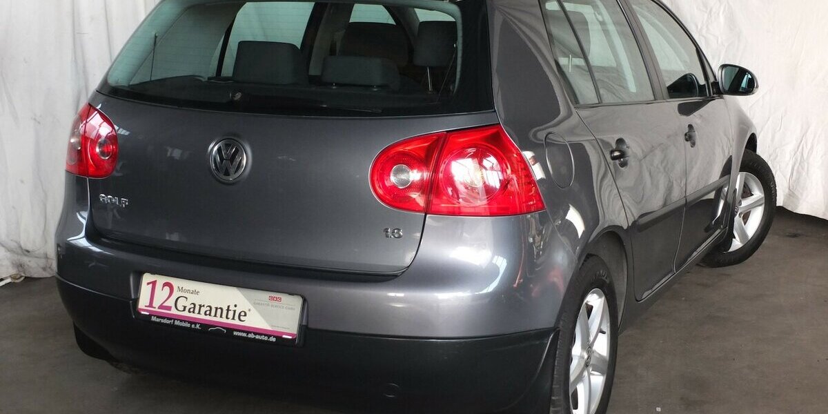 VW Golf TRENDLINE KLIMAAUTOMATIK 5-TÜRIG 132.115 km 4.904 € Köln 50858