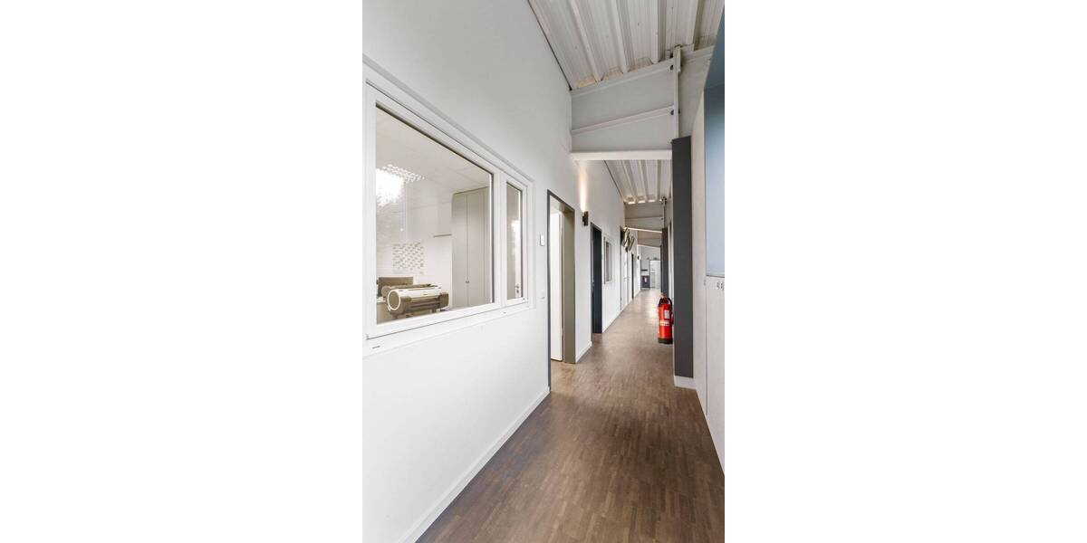 Ihr neuer Unternehmensstandort in Neuss: Moderne Gewerbehalle mit repräsentativem Bürotrakt zimmer