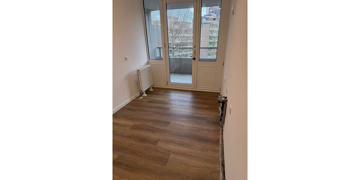 Etagenwohnung Köln Westhoven - 3 Zimmer, 96 m&sup2;, 1.400&euro; | Angebot:25361837