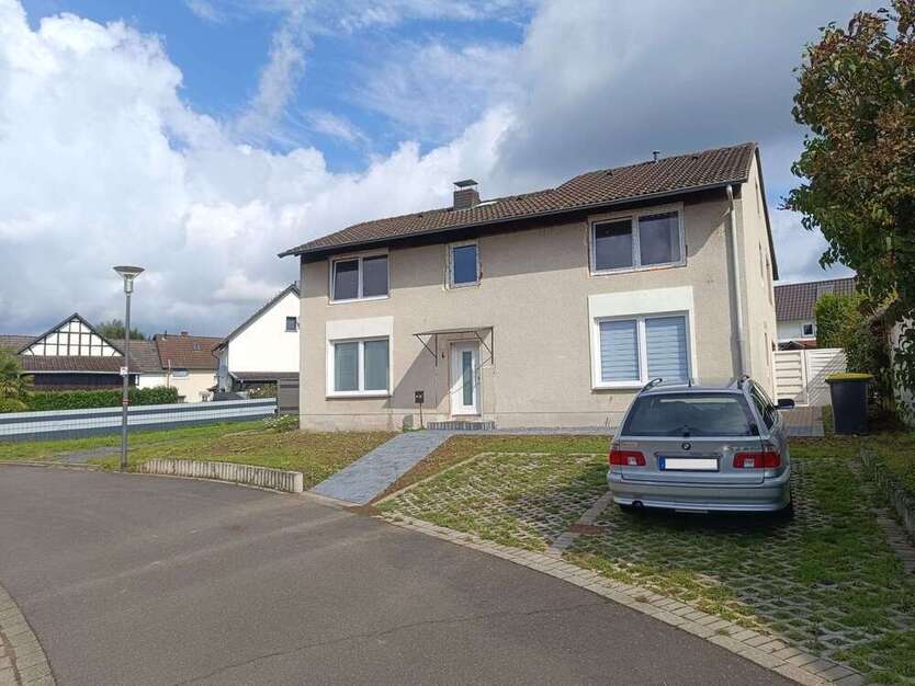 Haus zum Kaufen in Hennef 490.000 € 200 m²