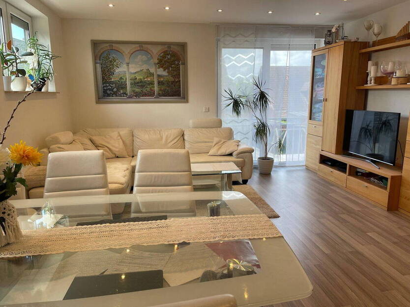 Modernisierte Doppelhaushälfte mit einer Praxis in Troisdorf Altenrath