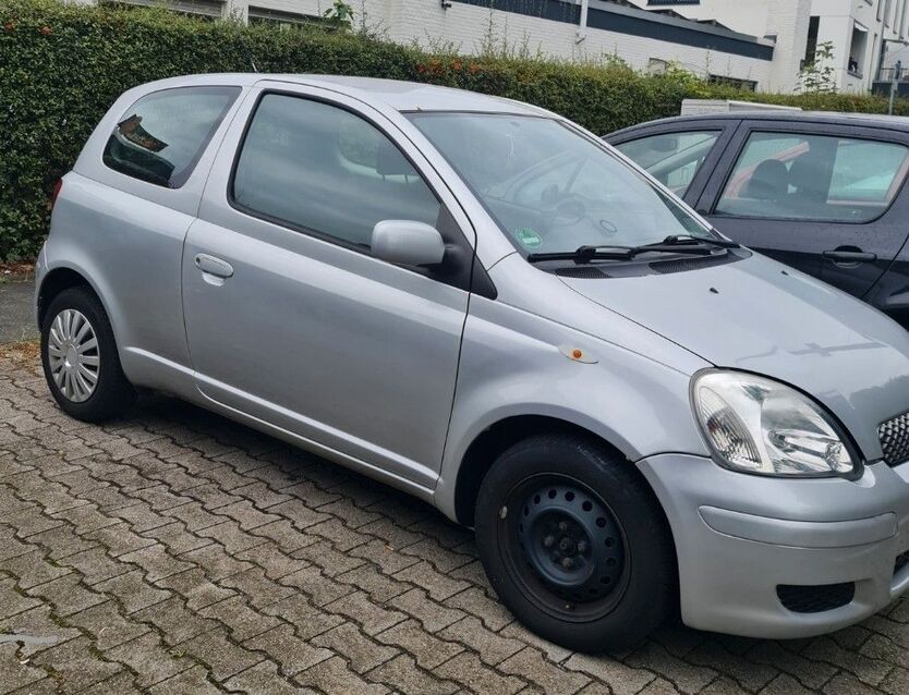 Toyota Yaris 113.000 km 1.800 € Neuss 41460