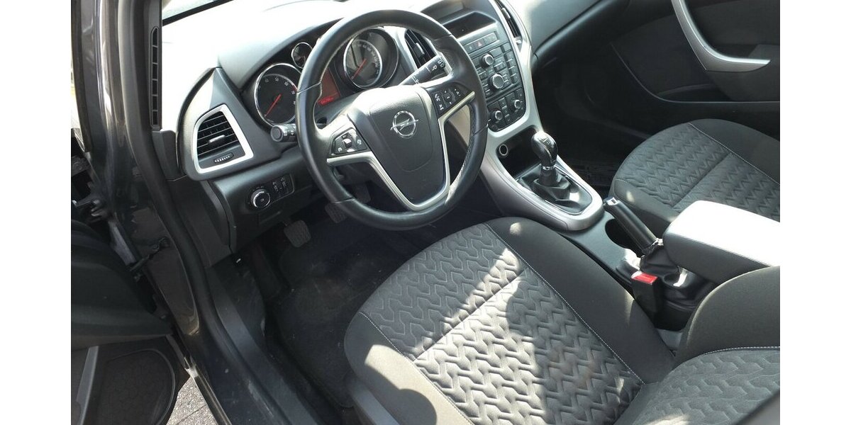 Opel Astra ACTIVE KLIMAANLAGE 17 ZOLL LMF TEMPOMAT 92.855 km 7.250 &euro; Köln 50858