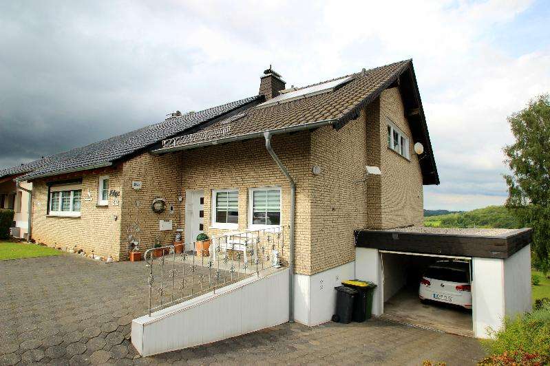 Haus zum Kaufen in Königswinter 640.000 € 200 m²