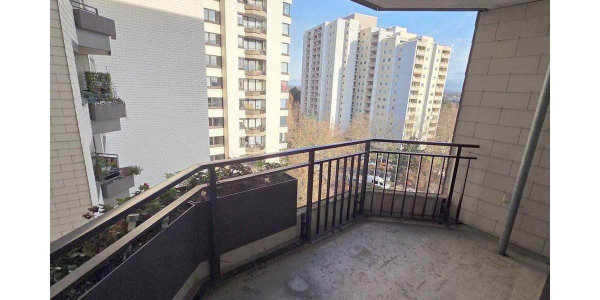 Renovierte 3-Zimmer-Wohnung mit neuem Boden, neuen Wänden, Balkon, Wannenbad, Gäste-WC, Aufzug 3 zimmer