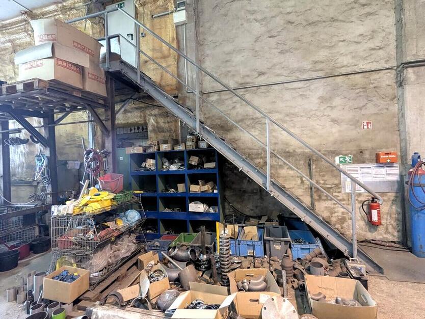 Vielseitig nutzbare Lagerhalle mit Büro in Grevenbroich zu vermieten zimmer