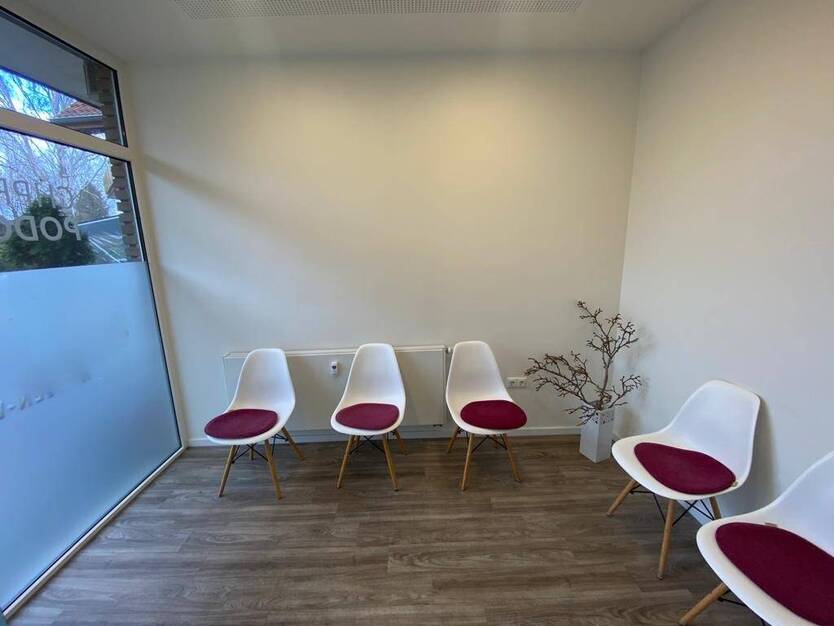 Moderne und großzügige Praxisräumlichkeiten auf zwei Etagen 9 zimmer