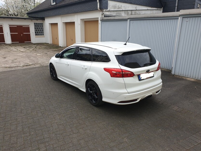 Ford Focus 106.000 km 14.950 € Solingen 42651