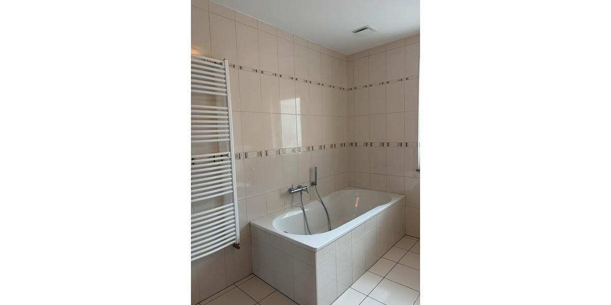 Bungalow Bonn Tannenbusch - 4 Zimmer, 118 m&sup2;, 1.800&euro; | Angebot:26340221