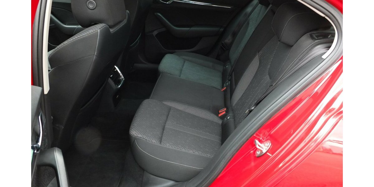 Skoda Octavia KUNDENAUFTRAG: STYLE NAVI BLUETOOTH PARKPI 53.254 km 18.998 &euro; Köln 50858