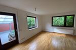 Haus mit großer Dachterrasse, Garten und Garagen in der Altstadt