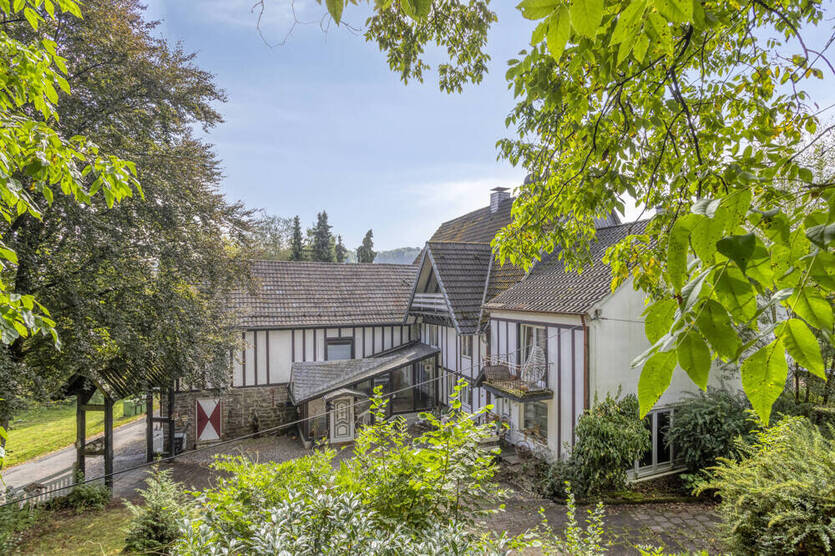 Außergewöhliches Anwesen mit mehreren Häusern mitten in der Natur 6 zimmer