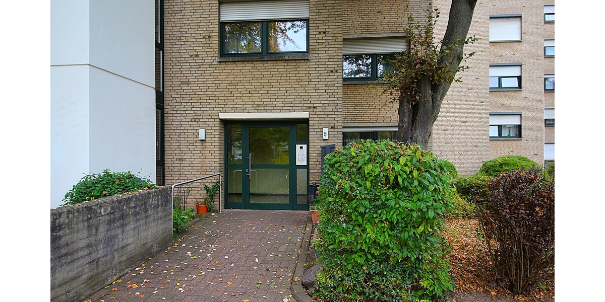 Bezugsfreie, große und barrierearme 4 Zimmer-Wohnung mit Balkon und Tiefgaragenstellplatz 4 zimmer