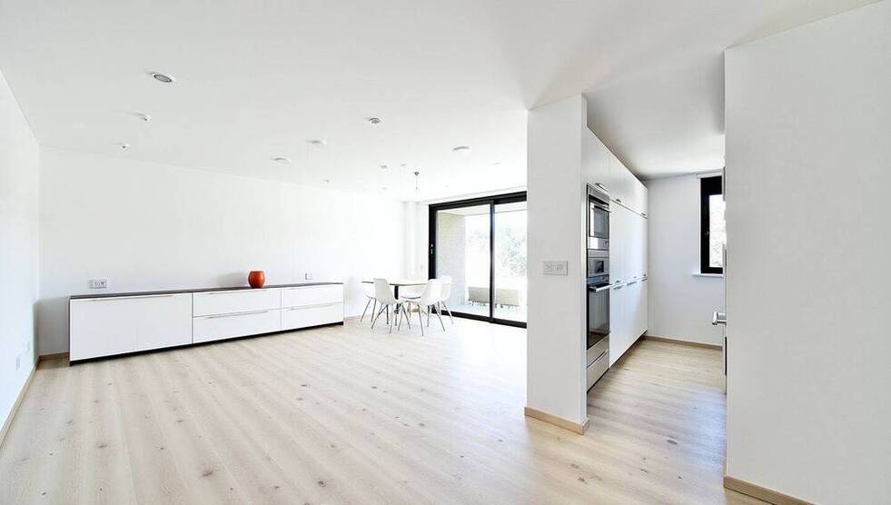 Erstbezug nach Sanierung: TraumWohnung in Bestlage mit 81 m2, 3 Zimmern, Südbalkon + XL-Garage!
