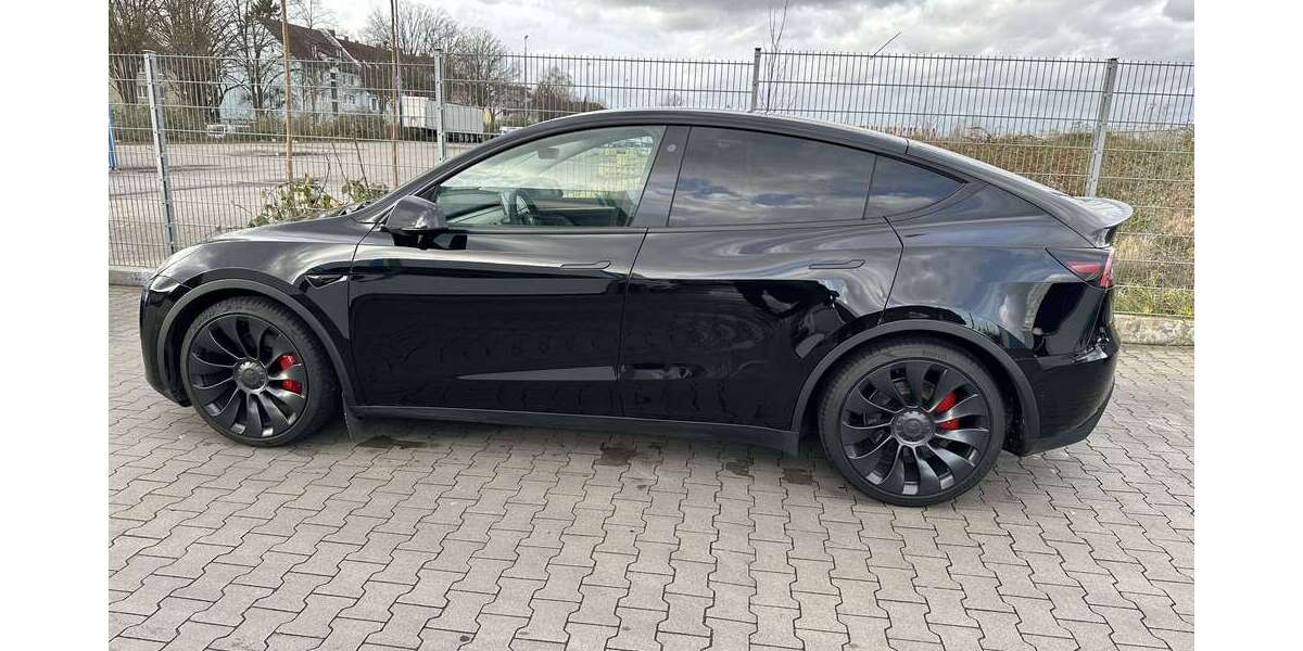 Tesla Model Y 21.742 km 45.250 &euro; Köln 50769