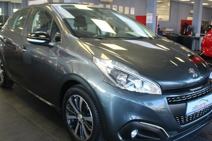Peugeot 208 PureTech 82 Style - Panorama - 88.339 km 8.980 € Euskirchen 53881