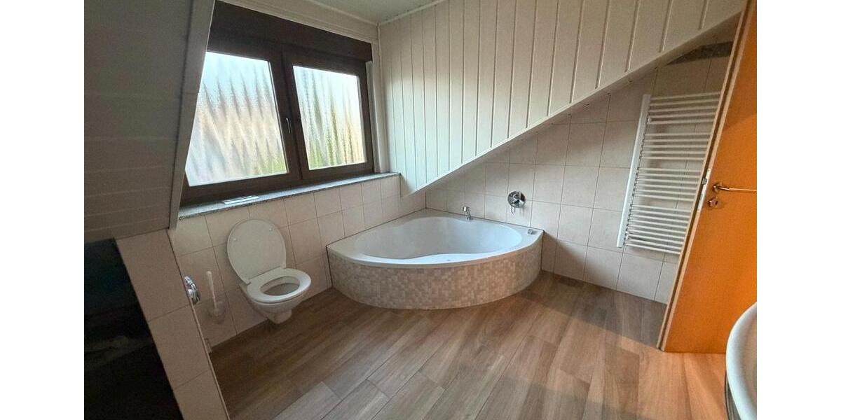 Dachgeschoßwohnung Overath - 2 Zimmer, 78 m&sup2;, 849&euro; | Angebot:27622321