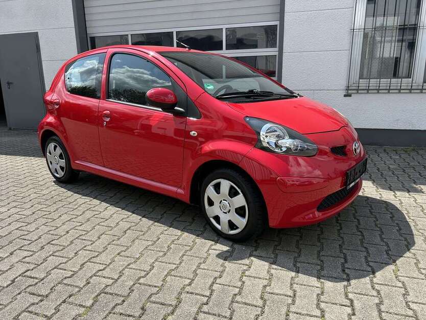 Toyota Aygo 114.379 km 2.950 € Langenfeld 40764