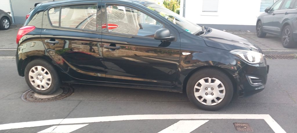 Hyundai i20 147.200 km 3.900 &euro; Siegburg 53721