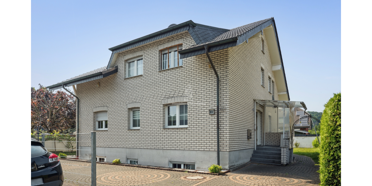 Haus zum Kaufen in Hennef (Sieg) 679.000 € 305 m² 9 zimmer