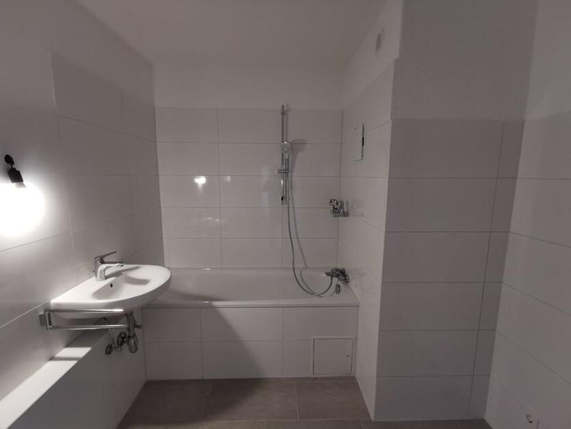 Sanierte 3 Zimmer Wohnung sehr hohe Rendite