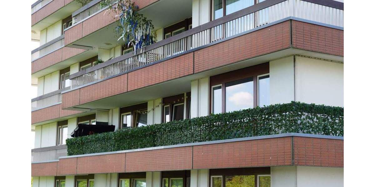 NEUES Bad* NEUER Boden* NEUES Wohngefühl* NEUE Einbauküche* 3 Zimmer + Balkon, Gäste-WC, Aufzug 3 zimmer