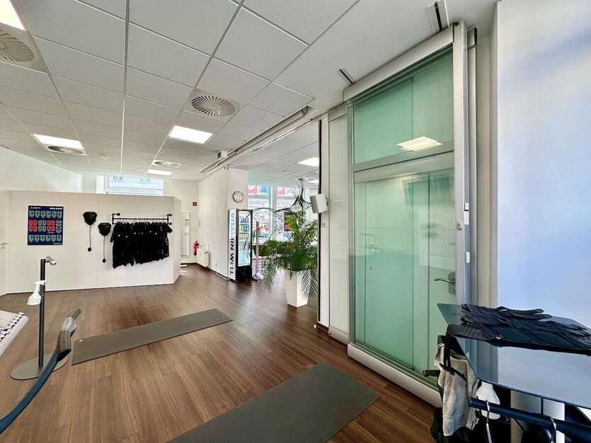 Einzelhandel in Düsseldorf 3.332,29 € 114 m² zimmer