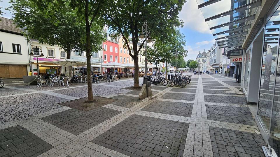 Zentraler geht´s nicht! Ladenlokal direkt am Brühler Markt