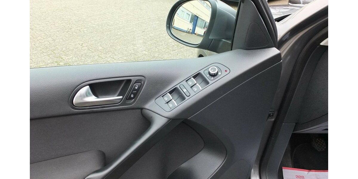 VW Tiguan TEAM orig.ATM ca 52 tkm XENON AHK PARKPILOT 112.432 km 10.598 &euro; Köln 50858