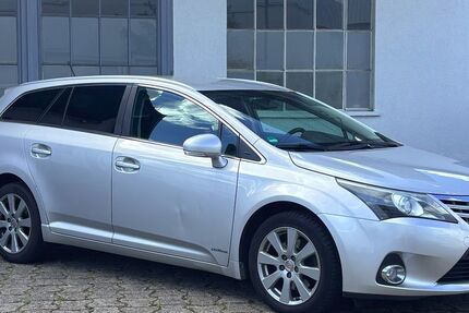 Toyota Avensis 222.300 km 4.890 &euro; Overath 51491