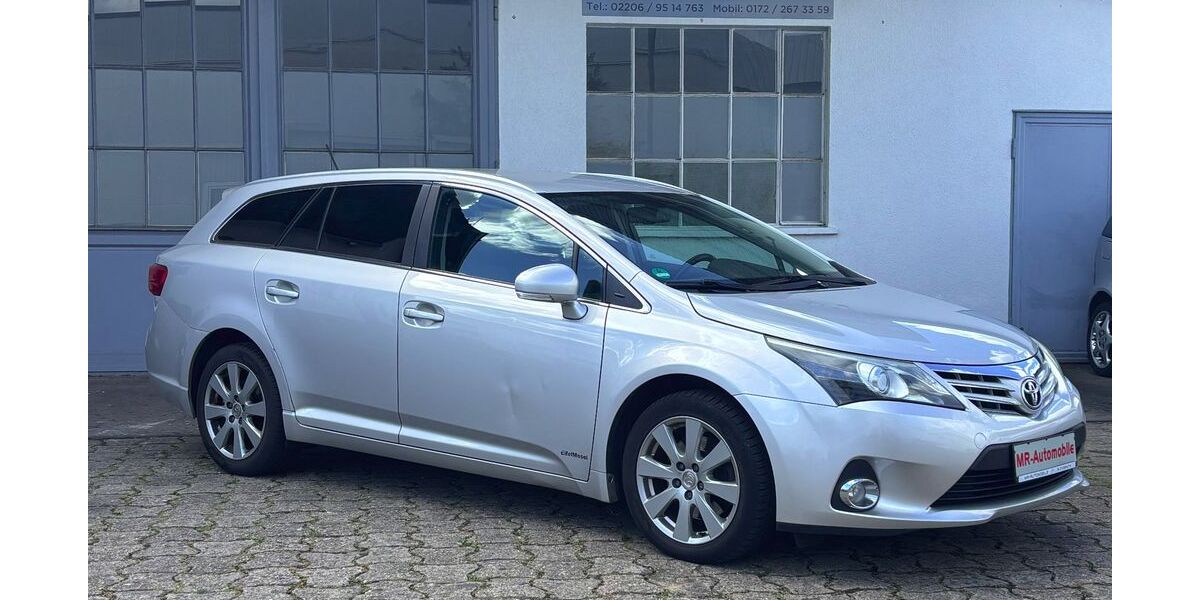 Toyota Avensis 222.300 km 4.890 &euro; Overath 51491
