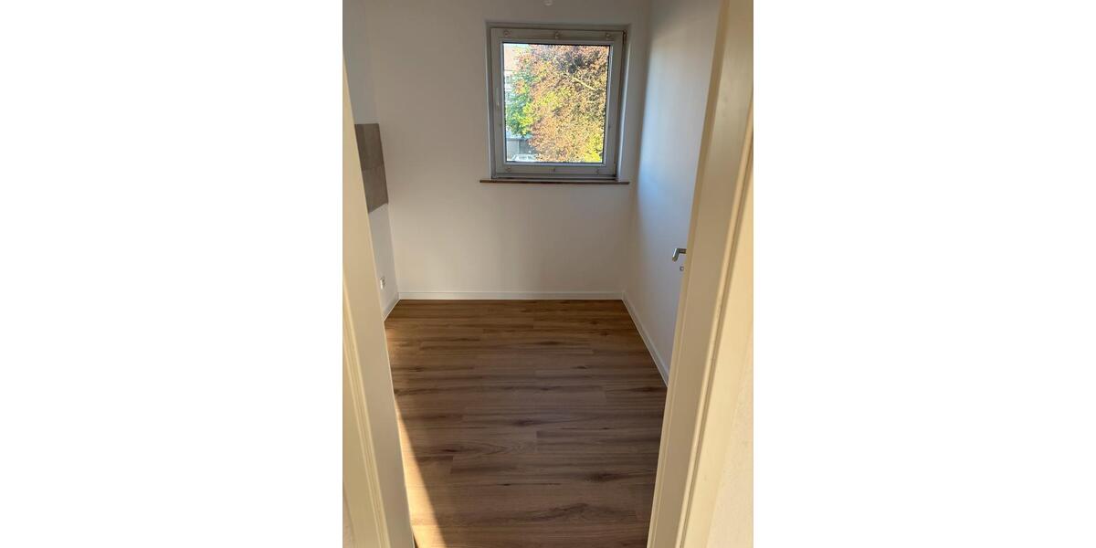 Etagenwohnung Langenfeld (Rheinland) - 2 Zimmer, 72 m&sup2;, 1.170&euro; | Angebot:26335312