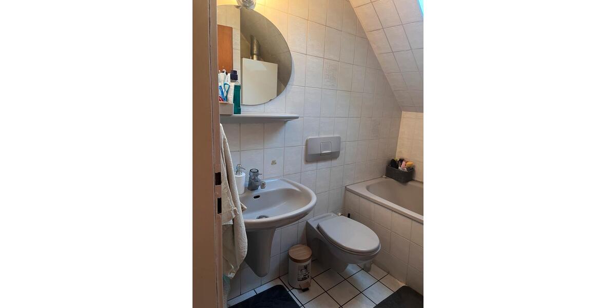 1 Zimmer in ruhigen 4er-FRAUEN-WG. zimmer