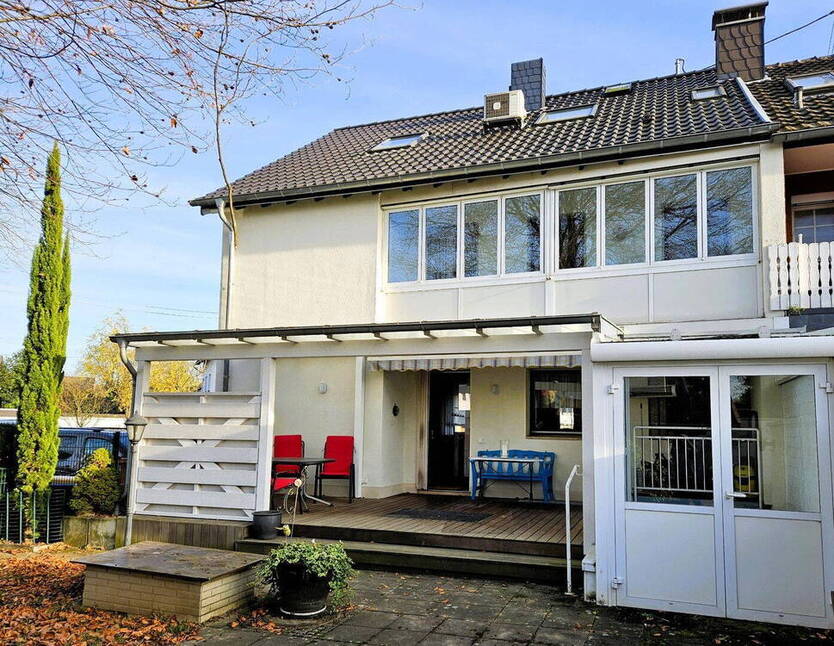 Charmantes Zweifamilienhaus mit großem Garten