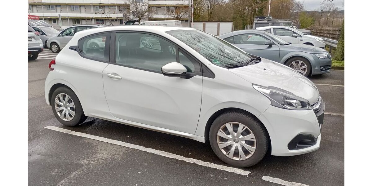 Peugeot 208 96.500 km 6.490 &euro; Bonn 53121