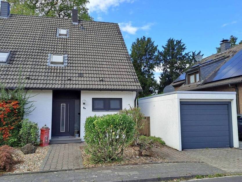 Doppelhaushälfte mit schönem Garten in beliebter Wohnlage