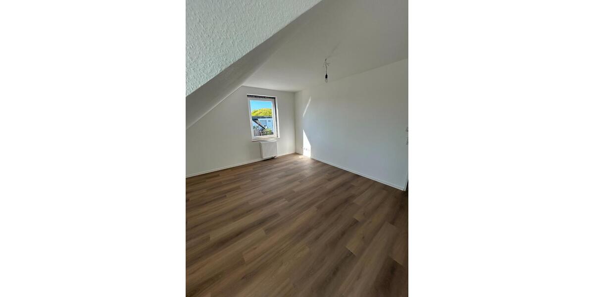 Dachgeschoßwohnung Solingen Ohligs - 3 Zimmer, 90 m&sup2;, 855&euro; | Angebot:26292984