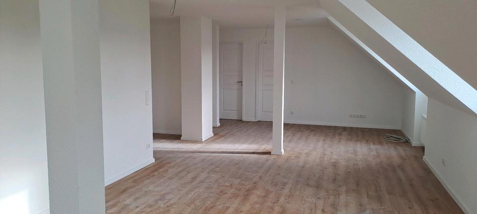 Dachgeschoßwohnung Erftstadt - 3 Zimmer, 85 m&sup2;, 1.000&euro; | Angebot:26231184