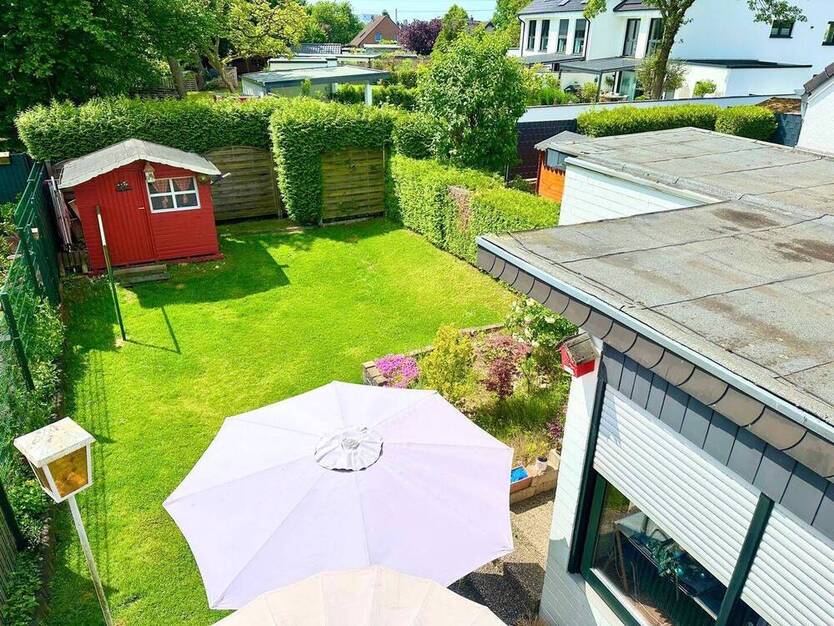 Praktisch geschnittene Doppelhaushälfte mit viel Potenzial und schönem Garten