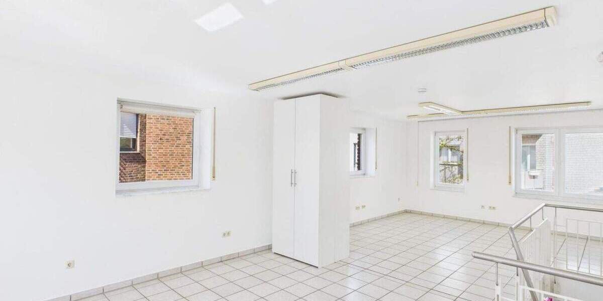 Helle und großzügige Büroflächen über zwei Etagen in Pulheim zimmer