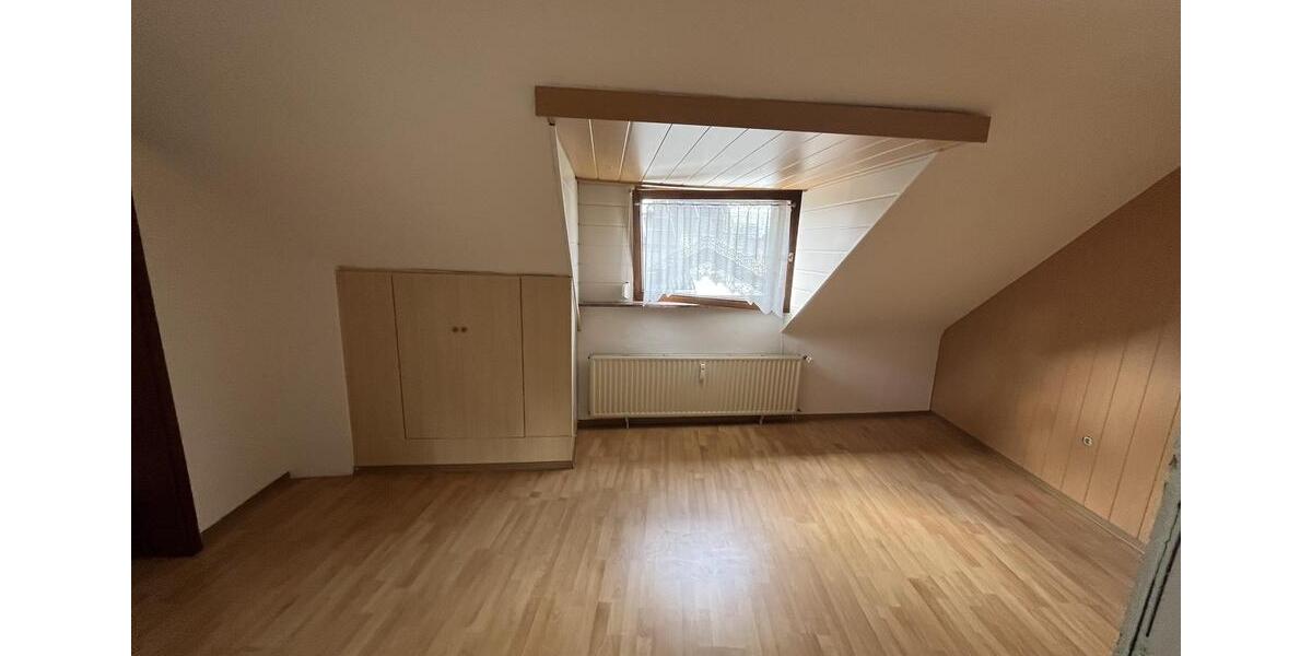 Lichtdurchflutete Maisonettewohnung in ruhiger Straße 3 zimmer