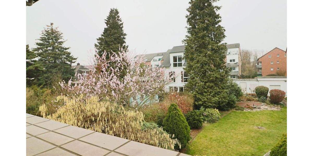 ***** 3-Familienhaus + zusätzlicher Bebauungsmöglichkeit - Erschließung aus Sackgasse***** 9 zimmer