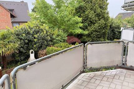 Helle ruhige 2-3 Zimmerwohnung mit Balkon + Garage