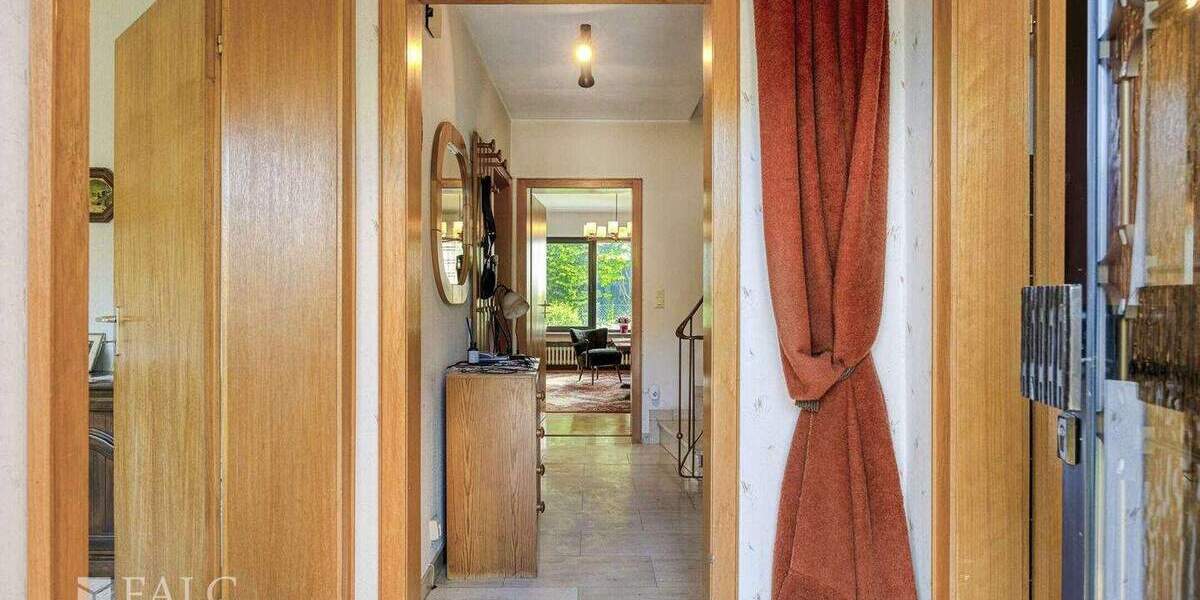 Einfamilienhaus für die junge Familie - Wohnen in bester Lage in Köln Weiden 5 zimmer