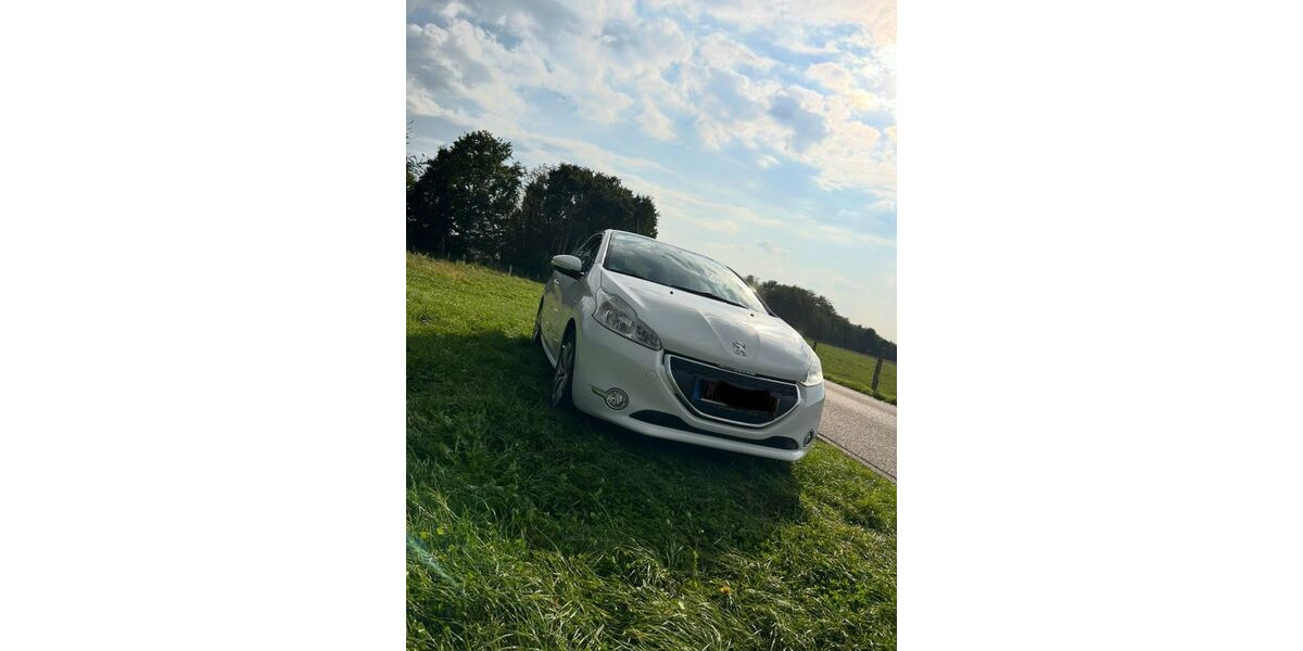 Peugeot 208 82.254 km 5.300 &euro; Leverkusen 51379