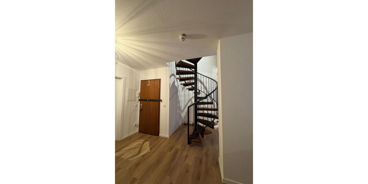 Renovierte 4-Zimmer-Maisonette mit Balkon, 2 Bädern & Einbauküche 4 zimmer