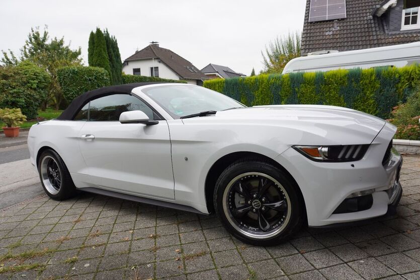 Ford Mustang 76.200 km 24.600 € Leichlingen 42799