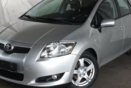 Toyota Auris 1.6i SOL ALLE INSPEKTIONEN GARAGENWAGEN 174.885 km 4.998 &euro; Köln 50858