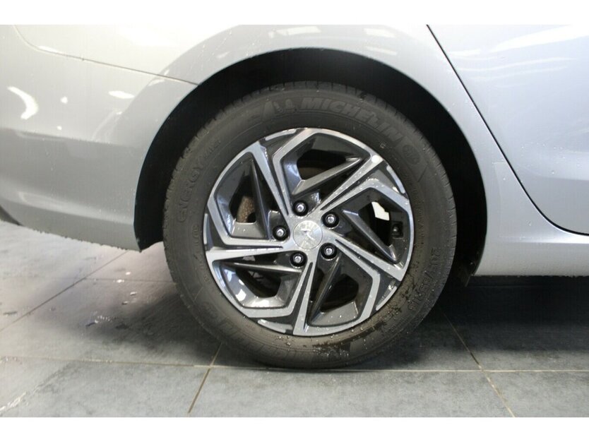 Hyundai i30 1.5 T-GDI 48V-Hybrid DCT 59.321 km 17.980 € Euskirchen 53881