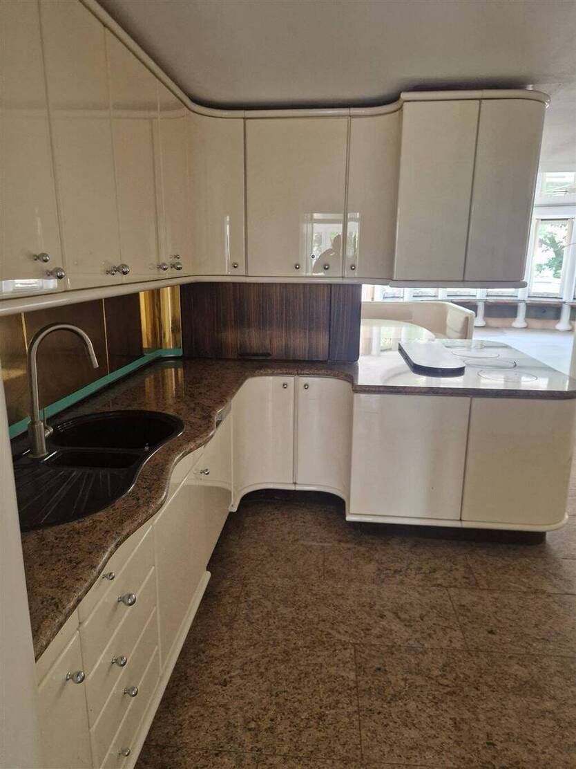 Großzügige 5 Zimmer-Wohnung mit Einbauküche und Terrasse 5 zimmer